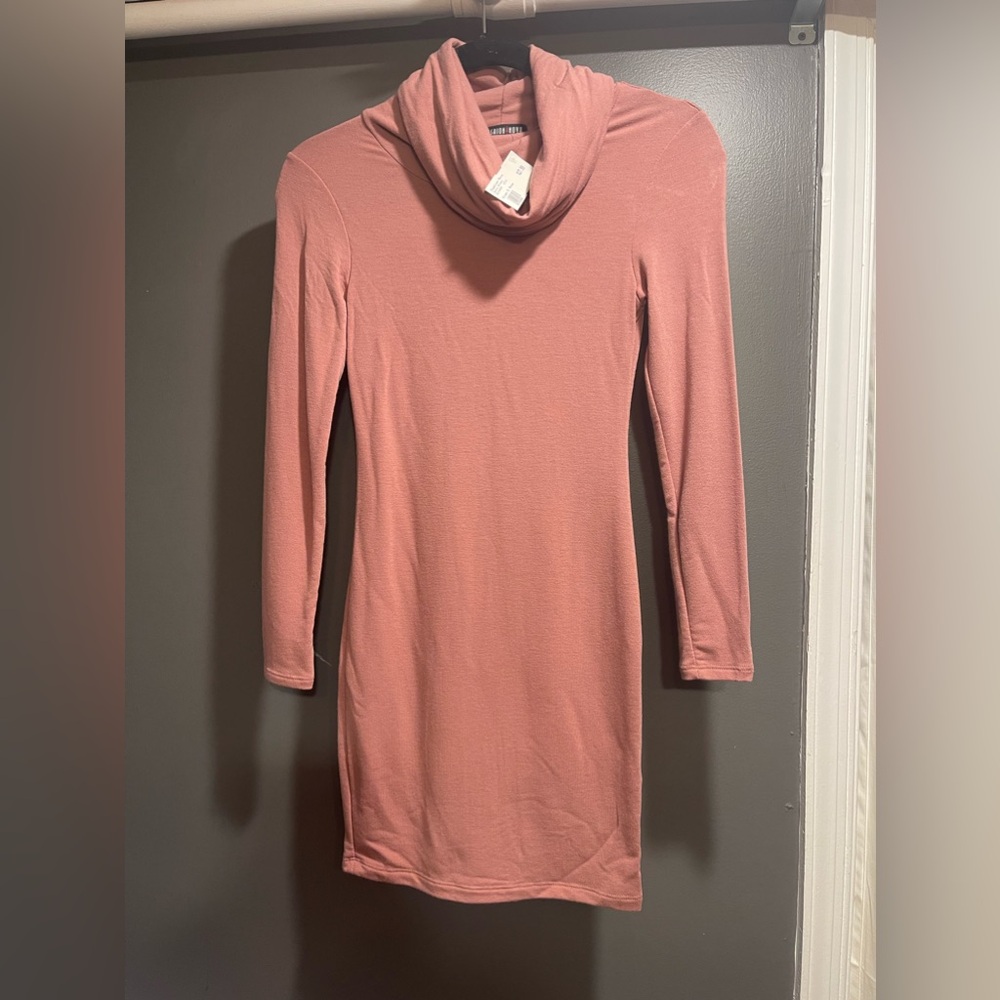 BRAND NEW WITH TAGS DRESS *